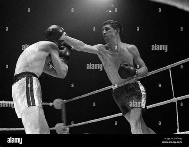
Who was Ken Buchanan? Scottish boxing icon Ken Buchanan dies at 77 