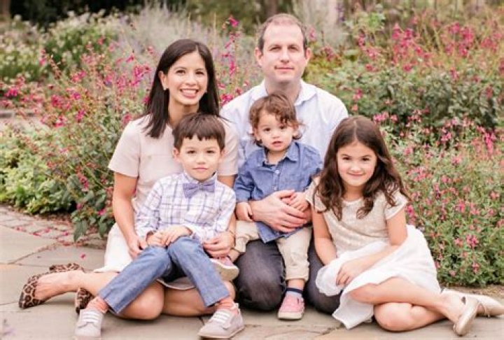 CNBC Reporter Ylan Mui Bio, Husband, Kids & Parents | Age, Salary & Height